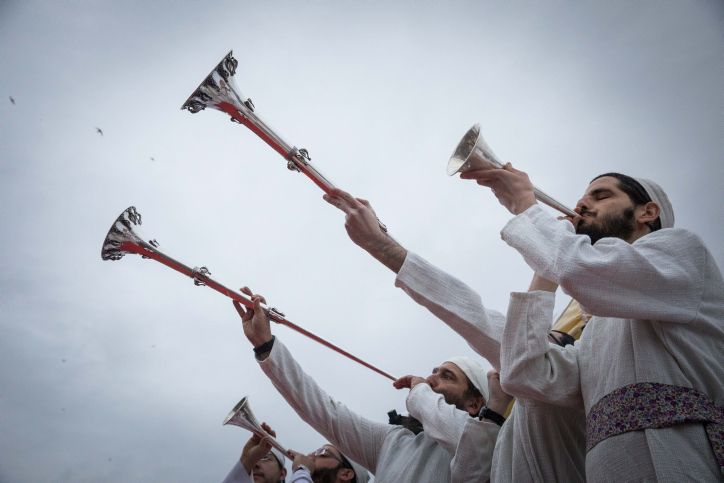 Jewish priests preform a Passover Sacrifice