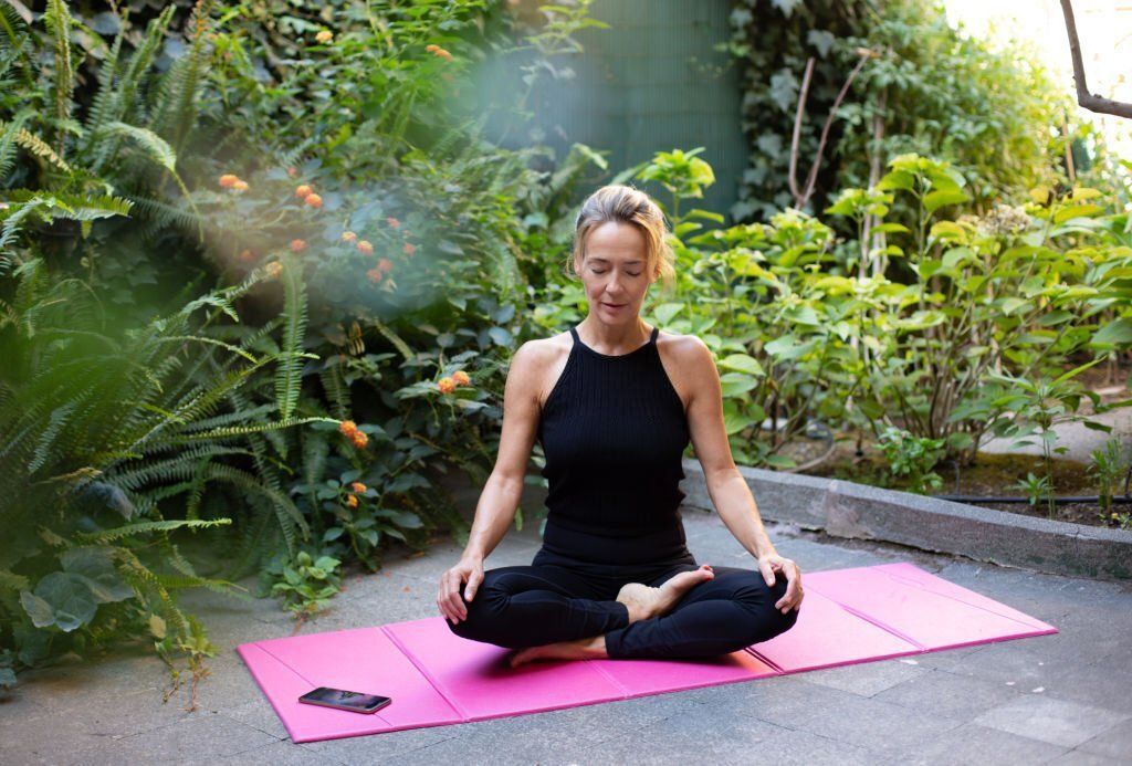 You can reduce inflammation by doing yoga (Image via Getty Images)